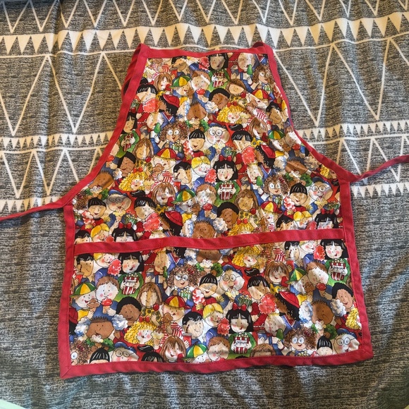 Kid’s Apron - Picture 1 of 2
